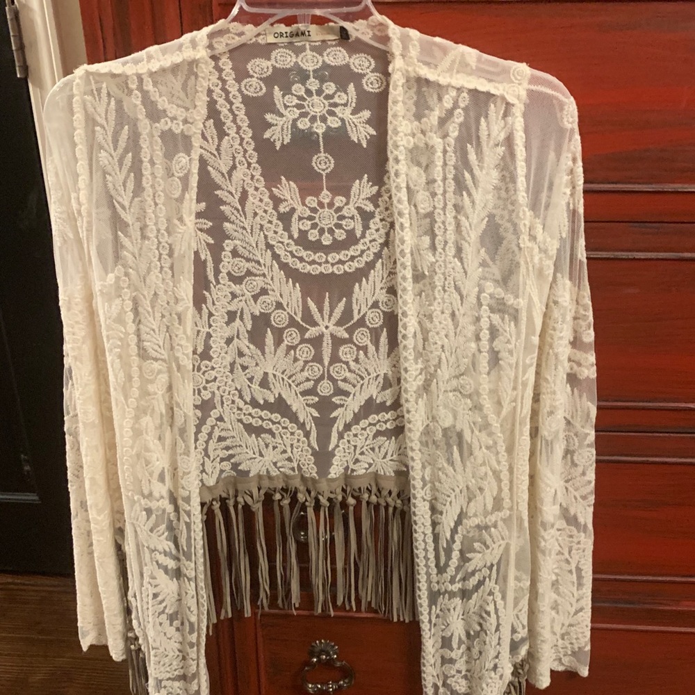 Lace kimono, size m/l, like new.